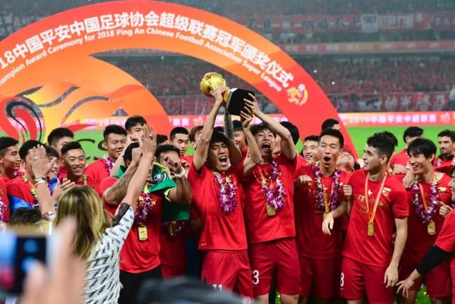 父子关系彻底破裂，英达小儿子大胆揭露家庭内情